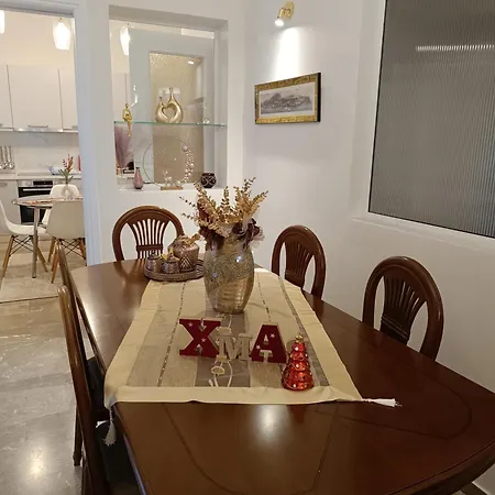 Downtown Nafplia Нафплион